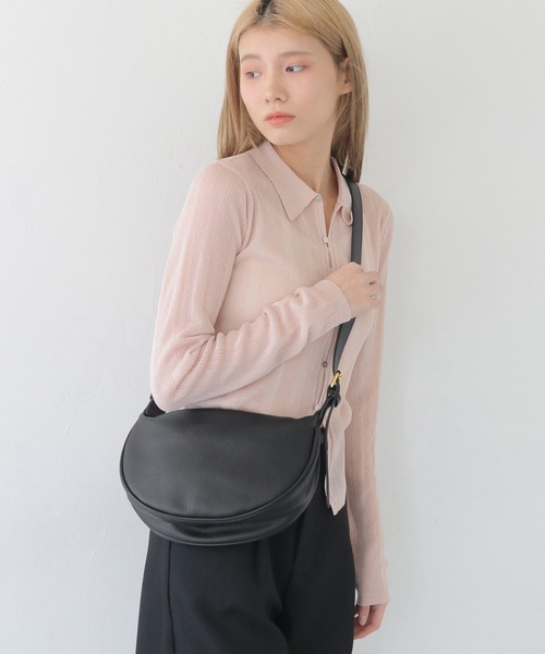 CLEIO（クレイオ）の「【CLEIO】サイドベルトラウンドショルダーバッグ SIDE BELT DESIGN HALF MOON SHOULDER BAG/737-13662（ショルダーバッグ・レディース・ブラック/ブラウン・FREE）」の4枚目の写真