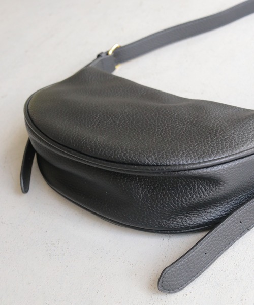 CLEIO（クレイオ）の「【CLEIO】サイドベルトラウンドショルダーバッグ SIDE BELT DESIGN HALF MOON SHOULDER BAG/737-13662（ショルダーバッグ・レディース・ブラック/ブラウン・FREE）」の18枚目の写真