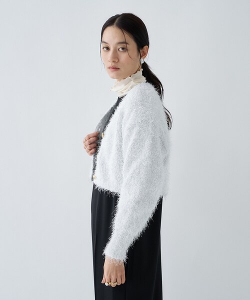 cloenc(クロエンス)の「【手洗い可】ラメフェザ―ヤーンショートカーディガン(カーディガン/ボレロ・レディース・ホワイト/グレー/グリーン系・02)」の9枚目の写真