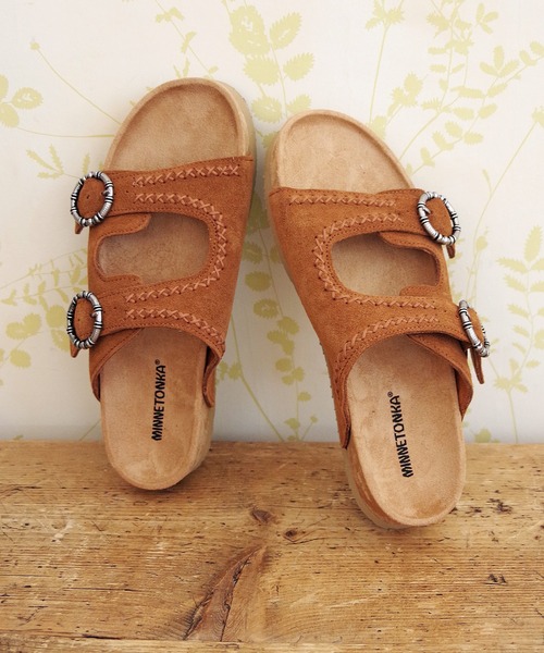 Minnetonka（ミネトンカ）の「MINNETONKA ミネトンカ / スエードベルトサンダル GEORGINE CLASSIC（サンダル・レディース・ブラウン/ベージュ/ブラック・7/8/9/6/5）」の3枚目の写真