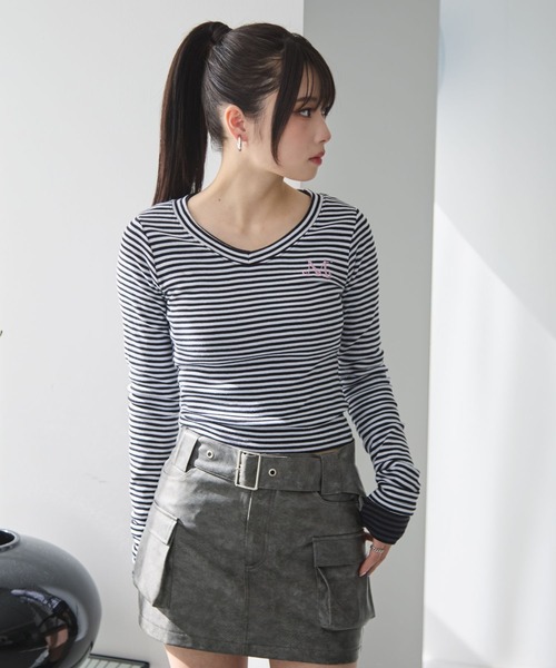 MUCENT（ムセント）の「MUCENT／Vネックボーダーロングスリーブ（Tシャツ/カットソー・レディース・チャコール/ホワイト・FREE）」の2枚目の写真