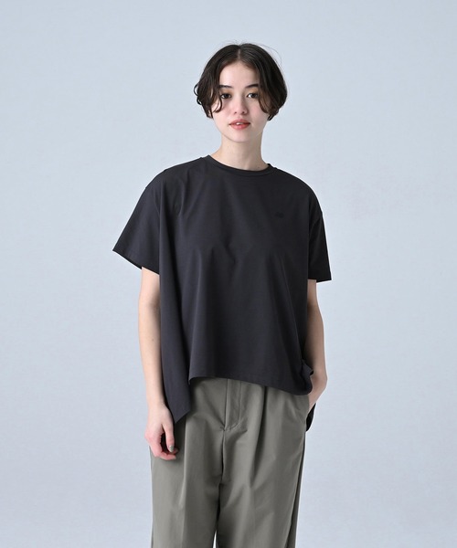 NEW BALANCE(ニューバランス)の「MET24 A line Tee(Tシャツ/カットソー・レディース・オフホワイト/ブラック/ライトカーキ・LARGE/MEDIUM/SMALL)」の3枚目の写真