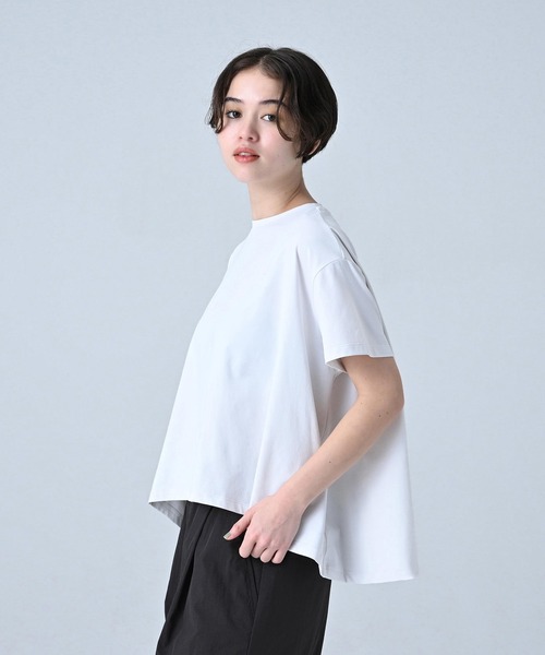 NEW BALANCE(ニューバランス)の「MET24 A line Tee(Tシャツ/カットソー・レディース・オフホワイト/ブラック/ライトカーキ・LARGE/MEDIUM/SMALL)」の4枚目の写真