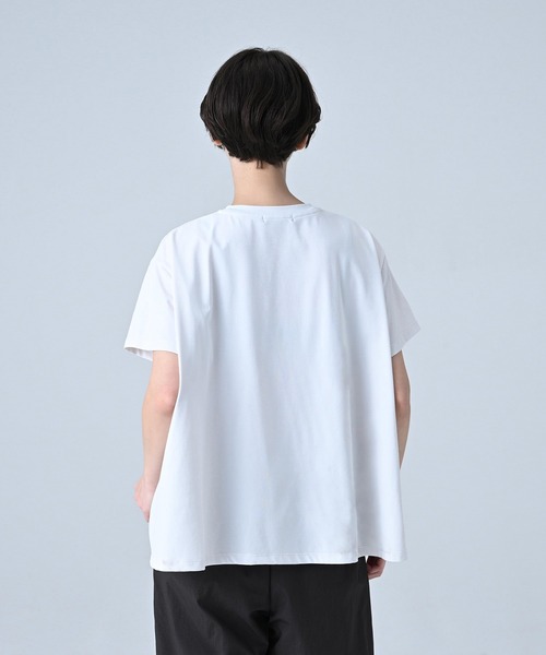 NEW BALANCE(ニューバランス)の「MET24 A line Tee(Tシャツ/カットソー・レディース・オフホワイト/ブラック/ライトカーキ・LARGE/MEDIUM/SMALL)」の5枚目の写真