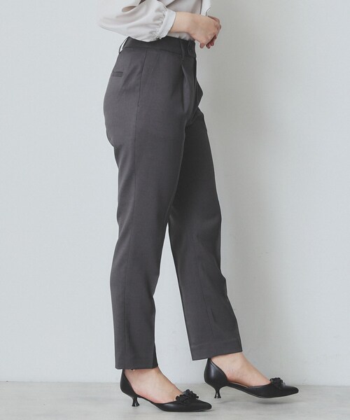 index(インデックス)の「ドライタッチストレッチテーパードパンツ/セットアップ対応【洗濯機洗い可/イージーアイロン】(その他パンツ・レディース・グレー/チャコールグレー/ベージュ・36/38/40/42)」の8枚目の写真