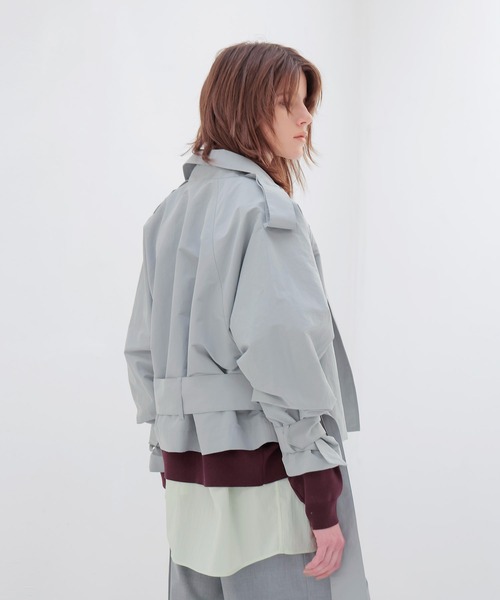 DRESSLAVE（ドレスレイブ）の「airy nylon taffeta short trench coat(エアリーナイロンタフタショート丈トレンチコート)（トレンチコート・レディース・ベージュ/グレー・38）」の3枚目の写真