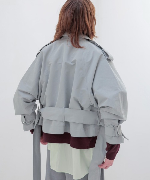 DRESSLAVE（ドレスレイブ）の「airy nylon taffeta short trench coat(エアリーナイロンタフタショート丈トレンチコート)（トレンチコート・レディース・ベージュ/グレー・38）」の4枚目の写真