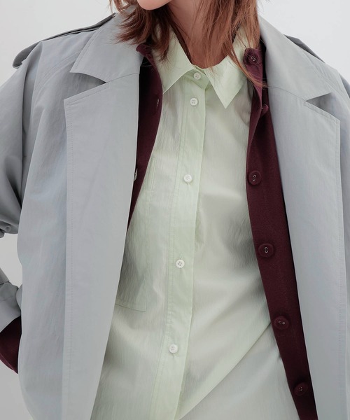 DRESSLAVE（ドレスレイブ）の「airy nylon taffeta short trench coat(エアリーナイロンタフタショート丈トレンチコート)（トレンチコート・レディース・ベージュ/グレー・38）」の6枚目の写真