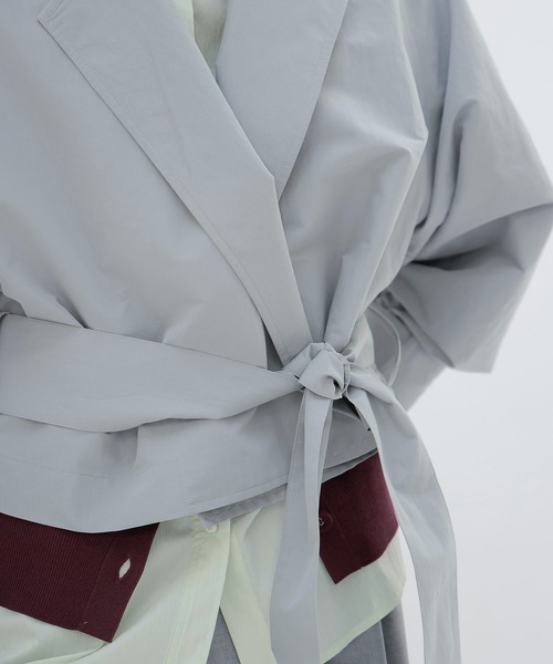 DRESSLAVE（ドレスレイブ）の「airy nylon taffeta short trench coat(エアリーナイロンタフタショート丈トレンチコート)（トレンチコート・レディース・ベージュ/グレー・38）」の16枚目の写真