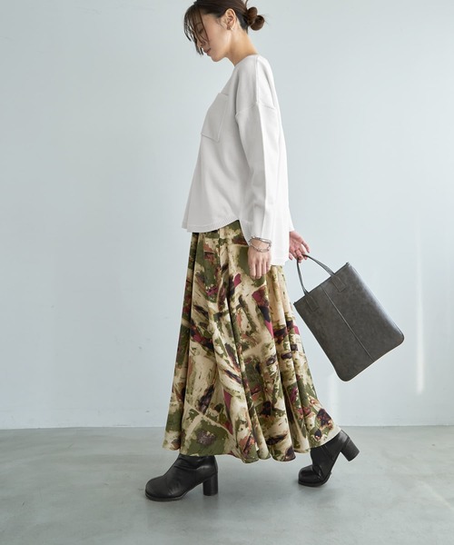 STYLE DELI(スタイルデリ)の「アート柄ロングサーキュラースカート(スカート・レディース・ブルー/カーキ・MEDIUM/SMALL)」の14枚目の写真