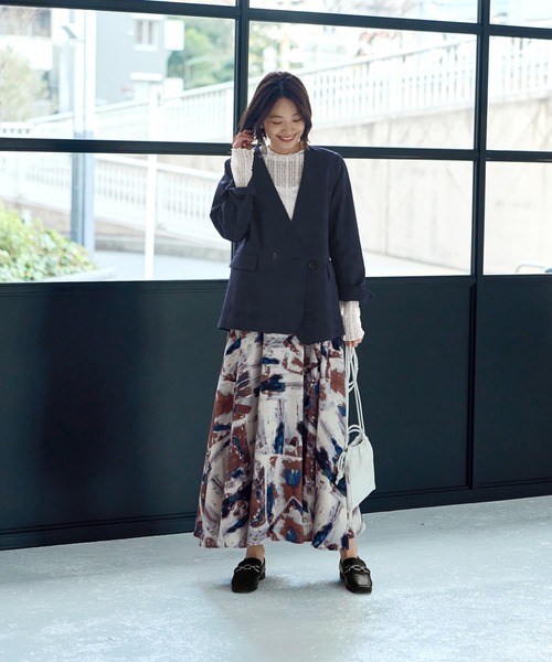 STYLE DELI(スタイルデリ)の「アート柄ロングサーキュラースカート(スカート・レディース・ブルー/カーキ・MEDIUM/SMALL)」の11枚目の写真