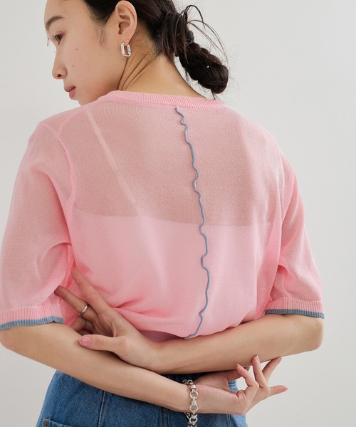 le cercle ADAM ET ROPE'(ルセルクルアダムエロペ)の「アウトリンキング半そでプルオーバー(Tシャツ/カットソー・レディース・ブラック系/ブルー系/ピンク系/ホワイト系・FREE)」の4枚目の写真