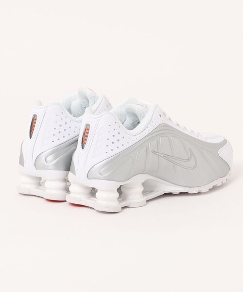NIKE（ナイキ）の「NIKE WMNS SHOX R4 AR3565-101（スニーカー・レディース・ホワイト・25㎝/24.5㎝/24㎝/23.5㎝/23㎝）」の6枚目の写真