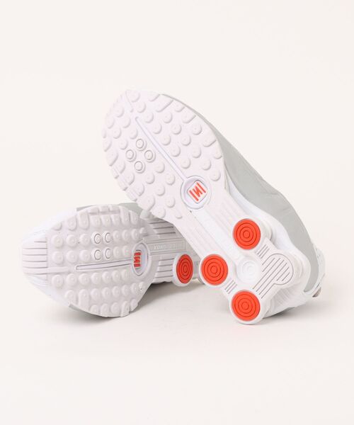 NIKE（ナイキ）の「NIKE WMNS SHOX R4 AR3565-101（スニーカー・レディース・ホワイト・25㎝/24.5㎝/24㎝/23.5㎝/23㎝）」の7枚目の写真