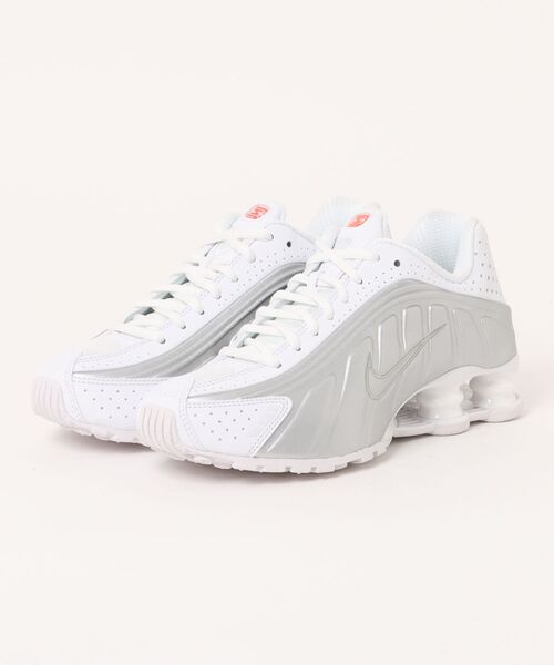 NIKE（ナイキ）の「NIKE WMNS SHOX R4 AR3565-101（スニーカー・レディース・ホワイト・25㎝/24.5㎝/24㎝/23.5㎝/23㎝）」の5枚目の写真