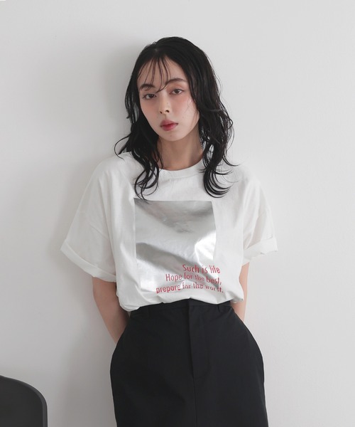LIAN(リアン)の「メタリック箔プリントビックTシャツ(Tシャツ/カットソー・レディース・ブラック/ホワイト系1/ホワイト系2・FREE)」の2枚目の写真