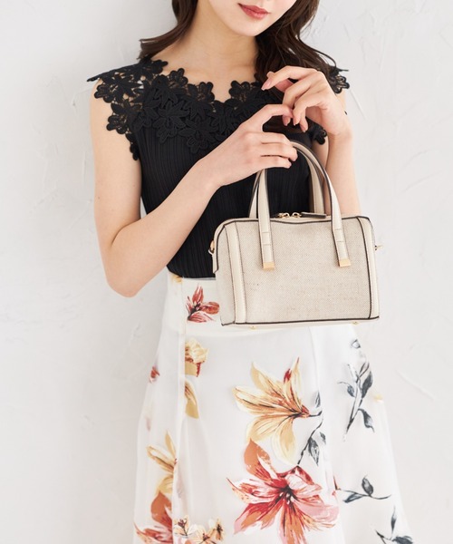 tocco closet(トッコ クローゼット)の「2WAYショルダー付き異素材バッグ(ボストンバッグ・レディース・アイボリー/ブラック・FREE)」の3枚目の写真