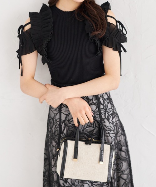 tocco closet(トッコ クローゼット)の「2WAYショルダー付き異素材バッグ(ボストンバッグ・レディース・アイボリー/ブラック・FREE)」の9枚目の写真