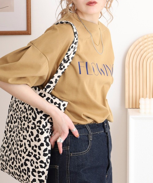 EGLANTINE(エグランティーヌ)の「EGLANTINE パフスリーブカットソー FLOWING ロゴ半袖プルオーバー(Tシャツ/カットソー・レディース・ブラック/チャコールグレー/キナリ/キャメル・40)」の19枚目の写真