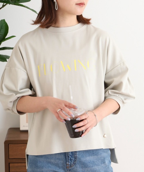 EGLANTINE(エグランティーヌ)の「EGLANTINE パフスリーブカットソー FLOWING ロゴ半袖プルオーバー(Tシャツ/カットソー・レディース・ブラック/チャコールグレー/キナリ/キャメル・40)」の6枚目の写真