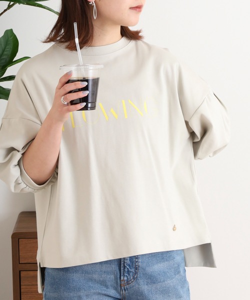 EGLANTINE(エグランティーヌ)の「EGLANTINE パフスリーブカットソー FLOWING ロゴ半袖プルオーバー(Tシャツ/カットソー・レディース・ブラック/チャコールグレー/キナリ/キャメル・40)」の5枚目の写真