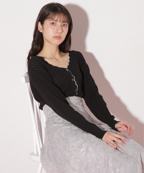 JILL by JILL STUART（ジルバイジルスチュアート）の「アイレットリブスカラップカーディガン（ニット/セーター・レディース・ブラック系その他/ブルー系その他/ホワイト系その他・FREE）」の4枚目の写真