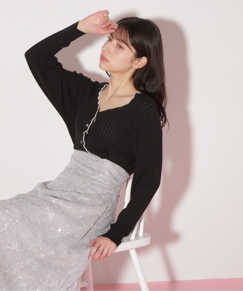 JILL by JILL STUART（ジルバイジルスチュアート）の「アイレットリブスカラップカーディガン（ニット/セーター・レディース・ブラック系その他/ブルー系その他/ホワイト系その他・FREE）」の5枚目の写真