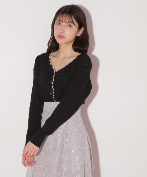 JILL by JILL STUART（ジルバイジルスチュアート）の「アイレットリブスカラップカーディガン（ニット/セーター・レディース・ブラック系その他/ブルー系その他/ホワイト系その他・FREE）」の6枚目の写真