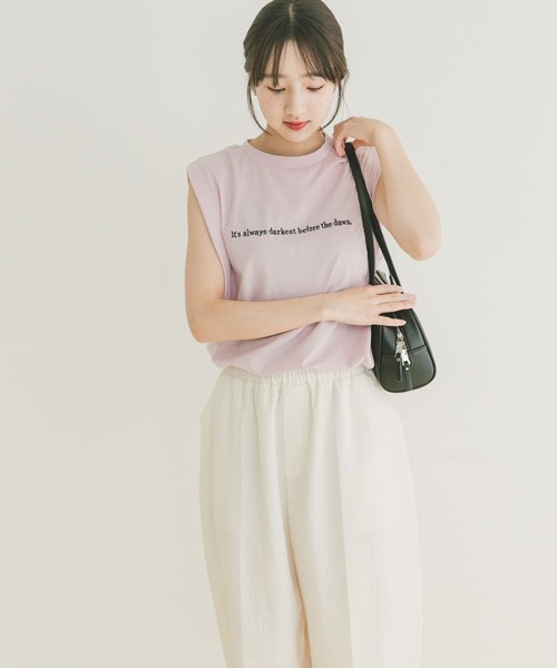 ITEMS URBANRESEARCH（アイテムズ アーバンリサーチ）の「ショルダータックロゴTシャツ（Tシャツ/カットソー・レディース・ライトピンク/チャコールグレー/ホワイト・FREE）」の4枚目の写真