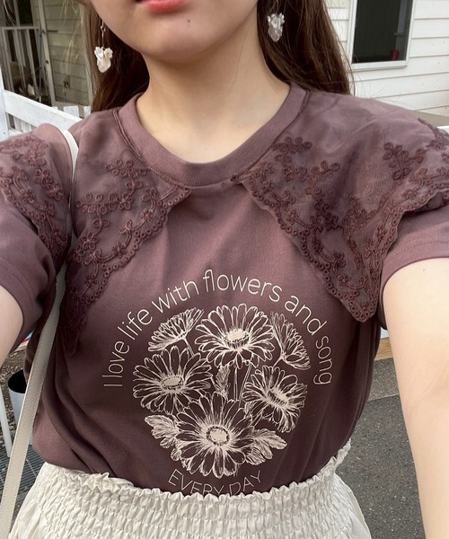 Samansa Mos2（サマンサ モスモス）の「シアーレース襟付Tシャツ（Tシャツ/カットソー・レディース・ブラウン/グレー/ブルー/オフホワイト/チャコールグレー・F）」の6枚目の写真