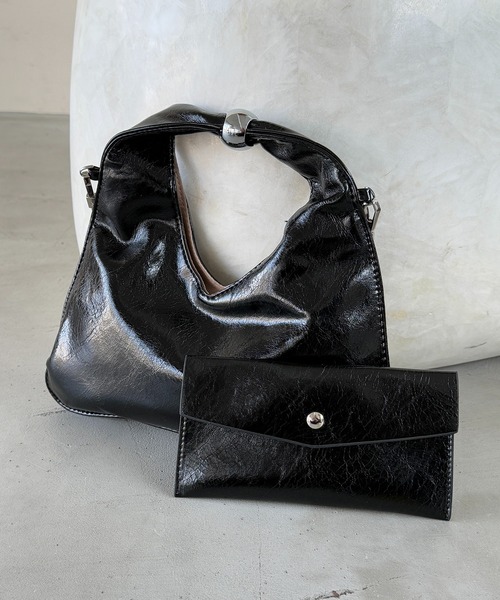 MAGASIN DE MODE Onjna(マガジンデモードオンジェナ )の「【MAGASIN DE MODE Onjna】ワンハンドル PUレザーVカットバッグ トライアングル 2wayトートバッグ ポーチ付き 結婚式 二次会 お呼ばれ オケージョン 韓国風 KNF-TP(ショルダーバッグ・レディース・ブラック/ライトグレー/イエロー・FREE)」の5枚目の写真