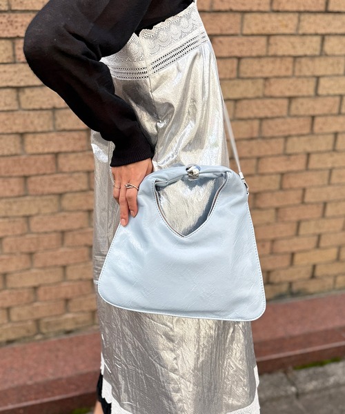 MAGASIN DE MODE Onjna(マガジンデモードオンジェナ )の「【MAGASIN DE MODE Onjna】ワンハンドル PUレザーVカットバッグ トライアングル 2wayトートバッグ ポーチ付き 結婚式 二次会 お呼ばれ オケージョン 韓国風 KNF-TP(ショルダーバッグ・レディース・ブラック/ライトグレー/イエロー・FREE)」の22枚目の写真