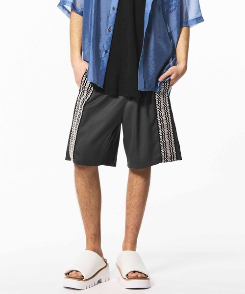 MAISON SPECIAL シルバー ショートパンツ MAISON SPECIAL（メゾンスペシャル）の「《UNISEX》Side Zip