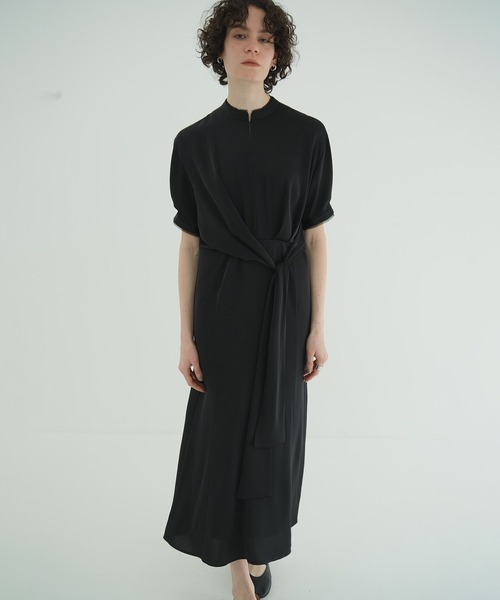 CLANE(クラネ)の「STAND COLLAR WAIST TIE ONEPIECE(ワンピース・レディース・ブラック/ブルー・1/2/0)」の3枚目の写真