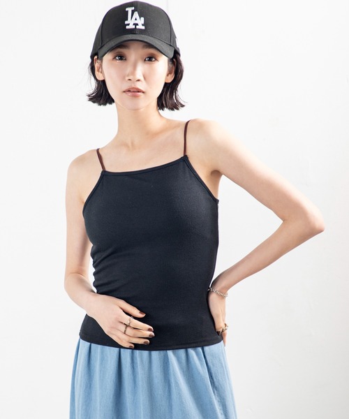 MILLION CARATS（ミリオンカラッツ）の「【配色ストラップ×カップ付き】一枚でもレイヤードでも映える！着心地とおしゃれを両立する大人のカットリブキャミソール（Tシャツ/カットソー・レディース・ブラック/オフホワイト/グレー/ベージュ・FREE）」の7枚目の写真