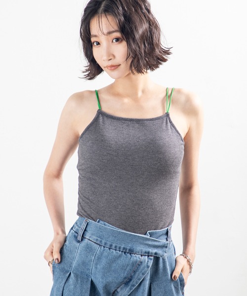 MILLION CARATS（ミリオンカラッツ）の「【配色ストラップ×カップ付き】一枚でもレイヤードでも映える！着心地とおしゃれを両立する大人のカットリブキャミソール（Tシャツ/カットソー・レディース・ブラック/オフホワイト/グレー/ベージュ・FREE）」の9枚目の写真