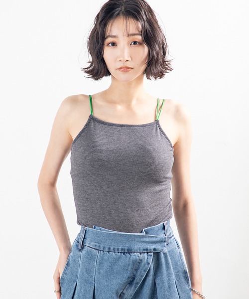 MILLION CARATS（ミリオンカラッツ）の「【配色ストラップ×カップ付き】一枚でもレイヤードでも映える！着心地とおしゃれを両立する大人のカットリブキャミソール（Tシャツ/カットソー・レディース・ブラック/オフホワイト/グレー/ベージュ・FREE）」の17枚目の写真