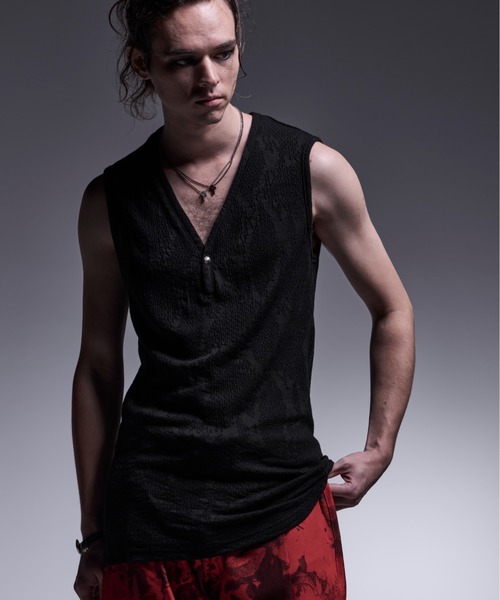 kiryuyrik(キリュウキリュウ)の「Kiryuyrik/キリュウキリュウ/PythonJQD Henley Tank Top / パイソンジャガード ヘンリーネック タンクトップ(タンクトップ・メンズ・レッド/ブラック・SMALL/MEDIUM/LARGE)」の2枚目の写真