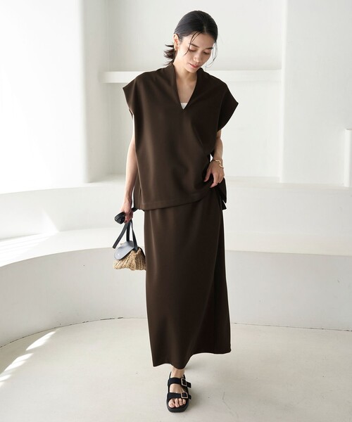 UNFILO（アンフィーロ）の「BEAUTY FORM JERSEY Light Iラインスカート（スカート・レディース・ブラック系/ダークブラウン系・X-SMALL/LARGE/MEDIUM/SMALL）」の2枚目の写真
