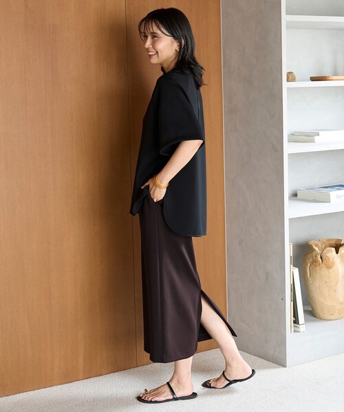 UNFILO（アンフィーロ）の「BEAUTY FORM JERSEY Light Iラインスカート（スカート・レディース・ブラック系/ダークブラウン系・X-SMALL/LARGE/MEDIUM/SMALL）」の4枚目の写真