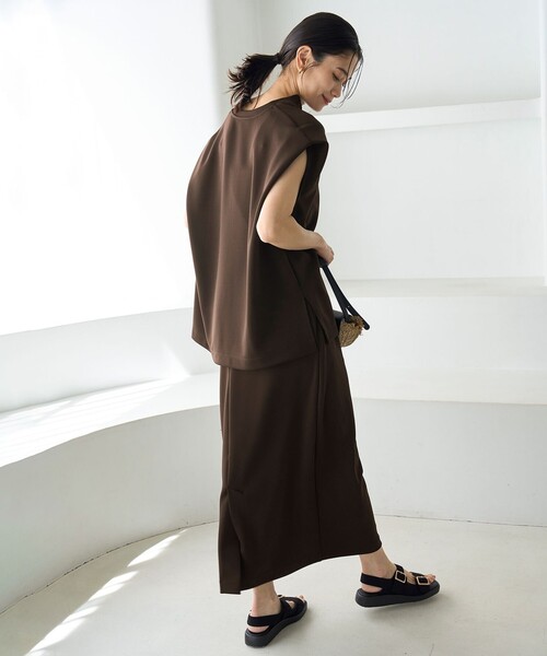UNFILO（アンフィーロ）の「BEAUTY FORM JERSEY Light Iラインスカート（スカート・レディース・ブラック系/ダークブラウン系・X-SMALL/LARGE/MEDIUM/SMALL）」の5枚目の写真