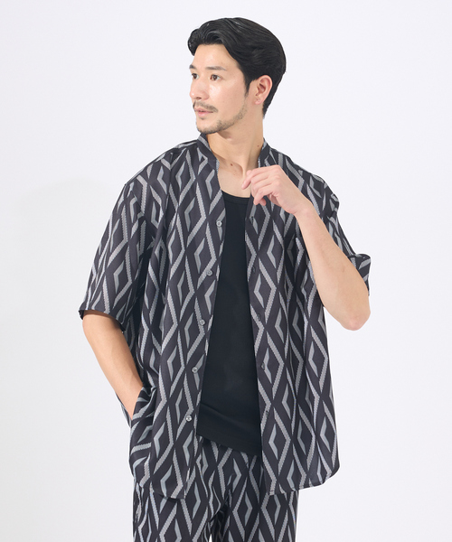 AH ABAHOUSE(エーエイチアバハウス)の「【AH ABAHOUSE/セットアップ対応】アムンゼン キーネック 半袖シャツ(シャツ/ブラウス・メンズ・グレイッシュベージュ/グリーン/ダークネイビー/ブラック系その他・46/48)」の2枚目の写真