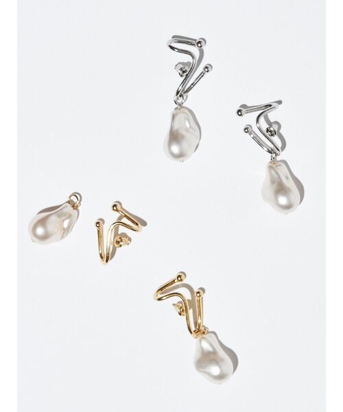 ELENDEEK(エレンディーク)の「ウェーブパール2WAYピアス(ピアス(両耳用)・レディース・ゴールド/シルバー・FREE)」の2枚目の写真