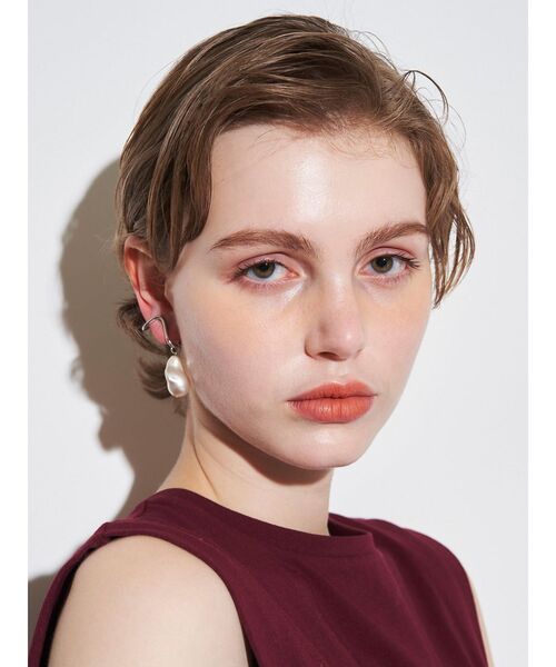 ELENDEEK(エレンディーク)の「ウェーブパール2WAYピアス(ピアス(両耳用)・レディース・ゴールド/シルバー・FREE)」の5枚目の写真