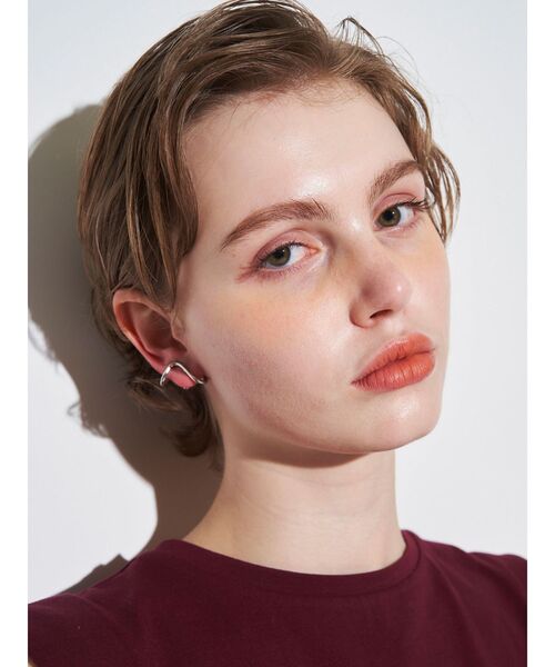 ELENDEEK(エレンディーク)の「ウェーブパール2WAYピアス(ピアス(両耳用)・レディース・ゴールド/シルバー・FREE)」の8枚目の写真