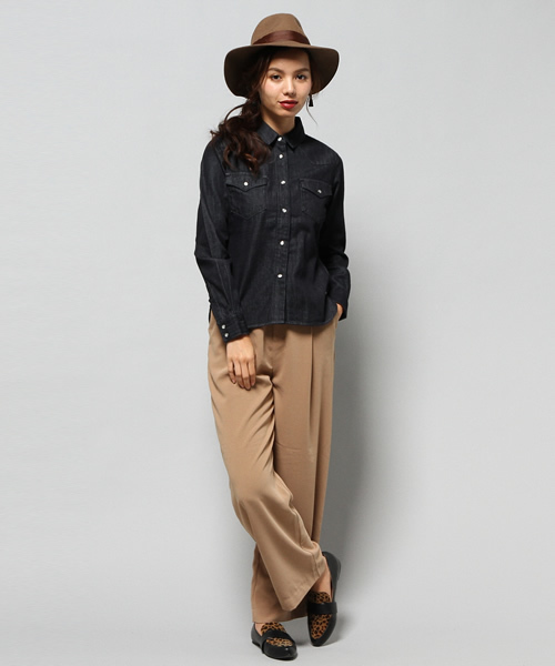 AZUL by moussy（アズールバイマウジー）の「7ozデニム長袖シャツ（シャツ/ブラウス・レディース・ワンウォッシュ/ブルー/ノンウォッシュ・MEDIUM/X-LARGE/LARGE/SMALL）」の7枚目の写真