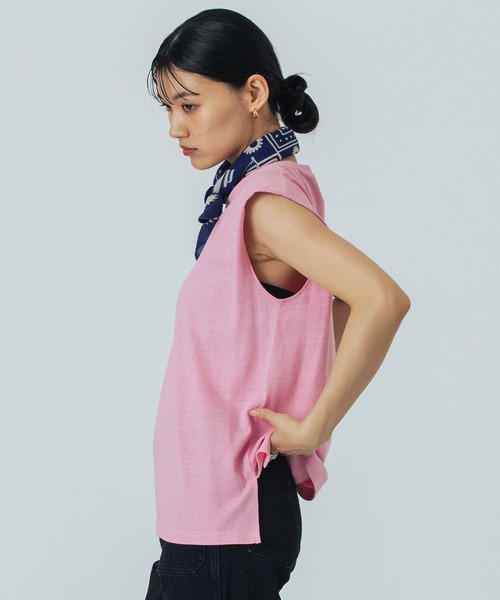 ROSE BUD（ローズバッド）の「SHOULDER TUCKED SLEEVELESS TEE（Tシャツ/カットソー・レディース・ブラック/ホワイト/ブラウン/ピンク・ONE SIZE）」の13枚目の写真