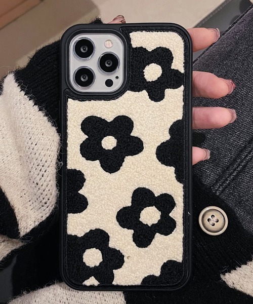 Fun & Daily(ファンアンドデイリー)の「Embroidery iPhone 15 16 17 Pro ProMax Air / アイフォン プロ プロマックス(スマホケース/カバー・レディース・ブラック/ブルー/ホワイト・iPhone 15/iPhone 16 Pro/iPhone 16/iPhone 15 Pro Max/iPhone 15 Pro/iPhone 16 Pro Max/iPhone 17/iPhone 17 Pro/iPhone 17 Pro Max/iPhone Air)」の6枚目の写真