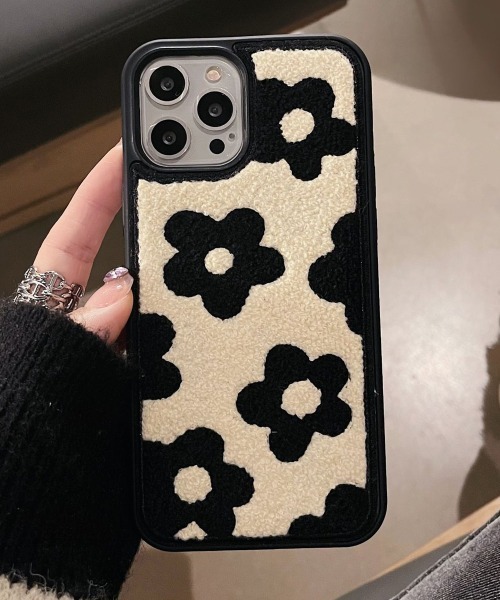 Fun & Daily(ファンアンドデイリー)の「Embroidery iPhone 15 16 17 Pro ProMax Air / アイフォン プロ プロマックス(スマホケース/カバー・レディース・ブラック/ブルー/ホワイト・iPhone 15/iPhone 16 Pro/iPhone 16/iPhone 15 Pro Max/iPhone 15 Pro/iPhone 16 Pro Max/iPhone 17/iPhone 17 Pro/iPhone 17 Pro Max/iPhone Air)」の18枚目の写真