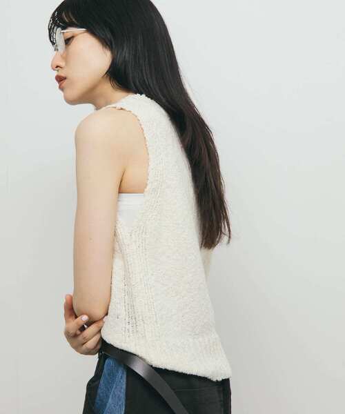 KBF（ケイビーエフ）の「ブークレニットタンクトップ（ニット/セーター・レディース・ブラック/アイボリー・ONE）」の4枚目の写真
